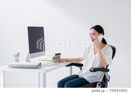 女性　ビジネス 70943992