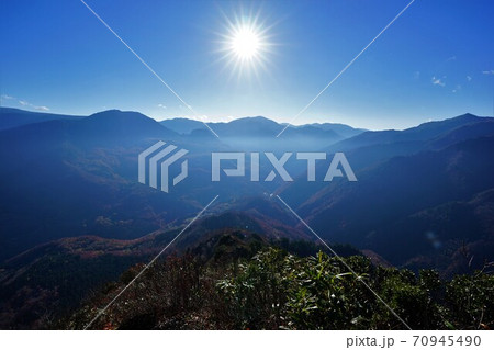 白砂山・佐武流山から昇る太陽 白砂山・佐武流山から昇る太陽 70945490