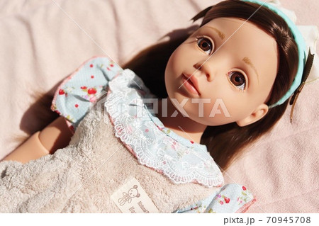 人形 子供 少女 70945708