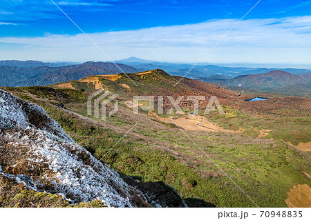 栗駒山霧氷と展望岩頭からの須川湖 栗駒山霧氷と展望岩頭からの須川湖 70948835