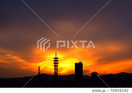 八王子市街越しの夕焼け空 八王子市街越しの夕焼け空 70950292