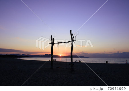 京都府・夕日ヶ浦　ビーチブランコゆらり　夕日 70951099