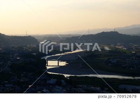 万葉の里　芋山背山と紀の川 70952679