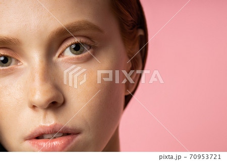 Beautiful spa woman with perfect fresh freckled skin 70953721