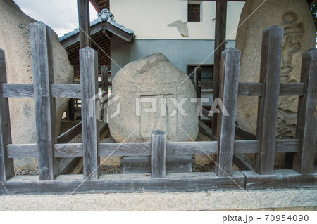 新屋公民館前の道祖神【安曇野市有形文化財】 70954090