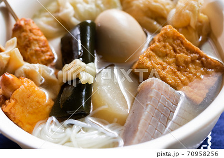 テイクアウトのおでんを熱々にして食卓へ 70958256