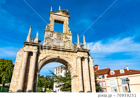 Arch of Fernan Gonzalez in Burgos, Spain 70959251