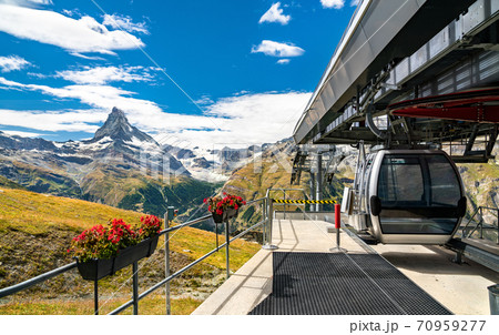Cable car at Blauherd with the Matterhorn mountain. The Swiss Alps 70959277
