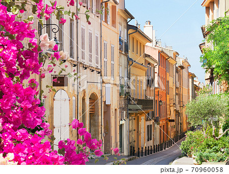 beautiful old town of Provence 70960058