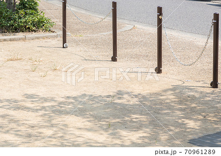 公園への進入を禁止するポール 70961289