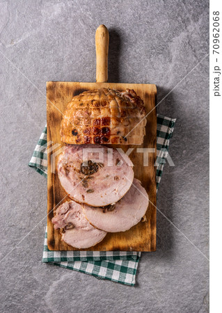 Stuffed chicken with nuts Stuffed chicken with nuts 70962068