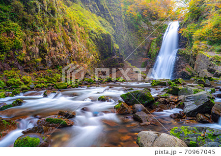 秋の秋保大滝　スローシャッター　【宮城県】 70967045