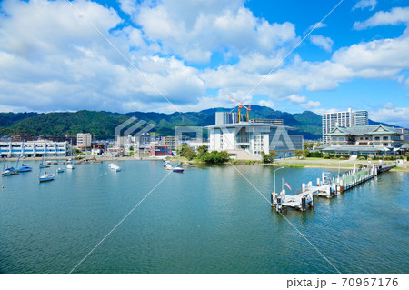びわ湖 ミシガンより柳が崎湖畔公園港を望む びわ湖 ミシガンより柳が崎湖畔公園港を望む 70967176