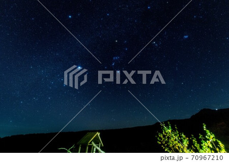 八ヶ岳の冬の代表的な星座のオリオン座やすばる 70967210