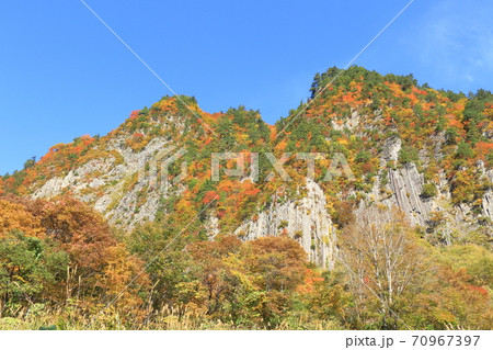 秋山郷の秋 錦秋の布岩 秋山郷の秋 錦秋の布岩 70967397