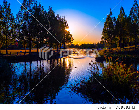 打上川治水緑地の夕景 70969343