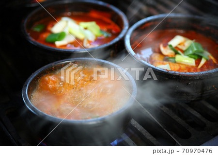 韓国の鍋料理 テンジャン・チゲ 韓国の鍋料理 テンジャン・チゲ 70970476