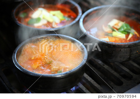 韓国の鍋料理 テンジャン・チゲ 70970594