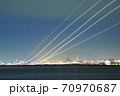 羽田空港夜景飛行機軌跡 70970687