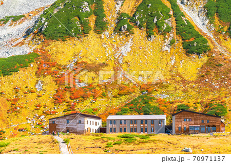 《富山県》紅葉最盛期の室堂・立山黒部アルペンルート 《富山県》紅葉最盛期の室堂・立山黒部アルペンルート 70971137