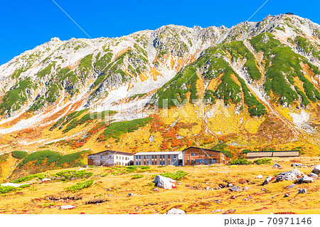 《富山県》紅葉最盛期の室堂・立山黒部アルペンルート 《富山県》紅葉最盛期の室堂・立山黒部アルペンルート 70971146