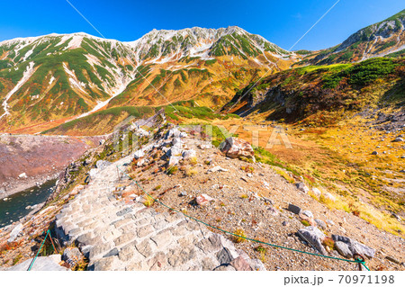 《富山県》紅葉最盛期の室堂・立山黒部アルペンルート 70971198