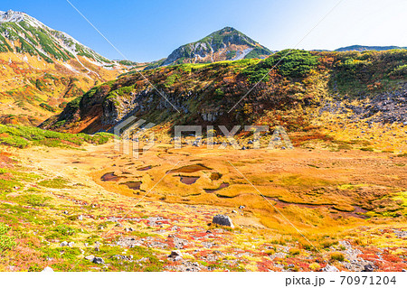 《富山県》紅葉最盛期の室堂・立山黒部アルペンルート 70971204