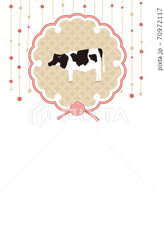雪輪の水引飾りに横向きの牛 70972117