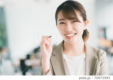 ビジネスウーマン 　スキルアップ 70972993