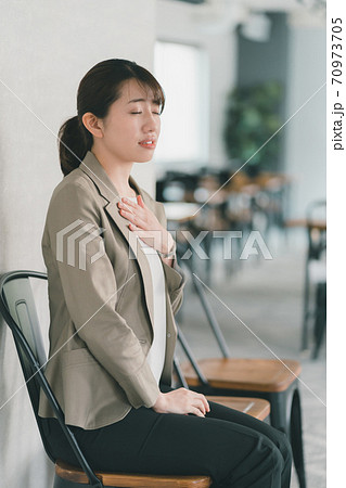 面接前　緊張を和らげる 70973705