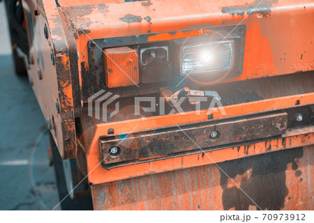 Asphalt rolling machine. Asphalt rolling machine. 70973912