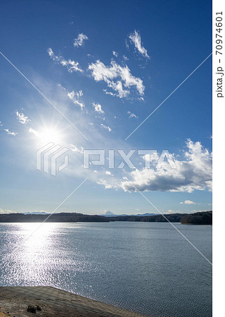 挟山湖 山口貯水池ダム 湖面 富士山 挟山湖 山口貯水池ダム 湖面 富士山 70974601