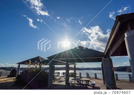 挟山湖　山口貯水池ダム　富士山を眺める 70974607