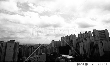 暗雲 近所 曇りの日 70975564