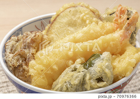 天丼(海老、かぼちゃ、茄子、ピーマン、舞茸、レンコン、さつま芋) 天丼(海老、かぼちゃ、茄子、ピーマン、舞茸、レンコン、さつま芋) 70976366
