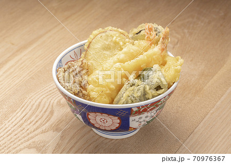 天丼(海老、かぼちゃ、茄子、ピーマン、舞茸、レンコン、さつま芋) 天丼(海老、かぼちゃ、茄子、ピーマン、舞茸、レンコン、さつま芋) 70976367