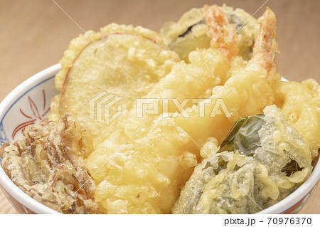 天丼（海老、かぼちゃ、茄子、ピーマン、舞茸、レンコン、さつま芋） 70976370