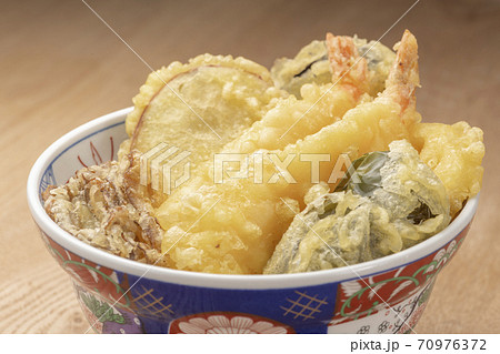 天丼（海老、かぼちゃ、茄子、ピーマン、舞茸、レンコン、さつま芋） 70976372