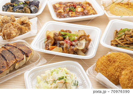 食品スーパーのお惣菜 70976390