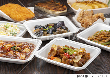食品スーパーのお惣菜 食品スーパーのお惣菜 70976404