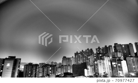 暗雲 近所 曇りの日 70977427