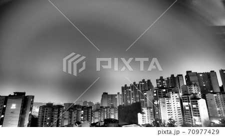 暗雲 近所 曇りの日 70977429