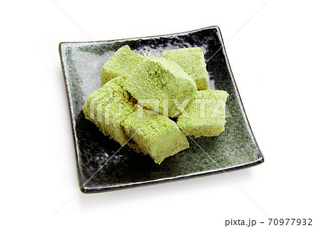 日本伝統和菓子のわらび餅 70977932