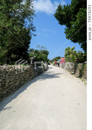 竹富島の街並み2020年3月 70978201