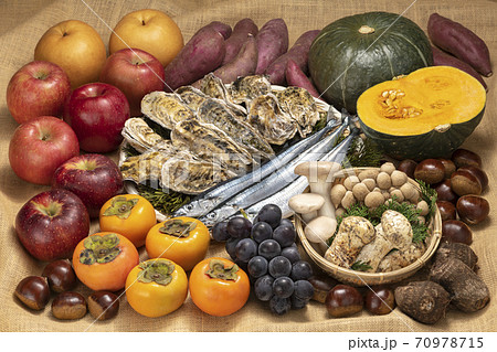 秋の味覚 秋のイメージ 季節の食材 旬の食材の写真素材
