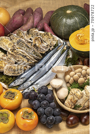 秋の味覚 秋のイメージ 季節の食材 旬の食材 70978722
