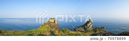 石垣島御神崎からの朝のパノラマ風景2020年3月 70978899