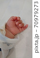 赤ちゃんの手 70979273