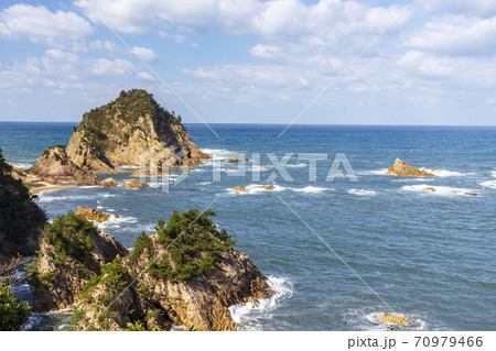 山陰ジオパーク 城原海岸 菜種五島の写真素材