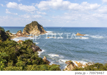 山陰ジオパーク 城原海岸 菜種五島の写真素材